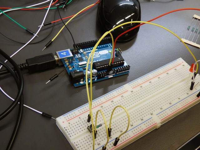 Arduino Micro: Pinout, Datasheet, Features, IDE and Simulation